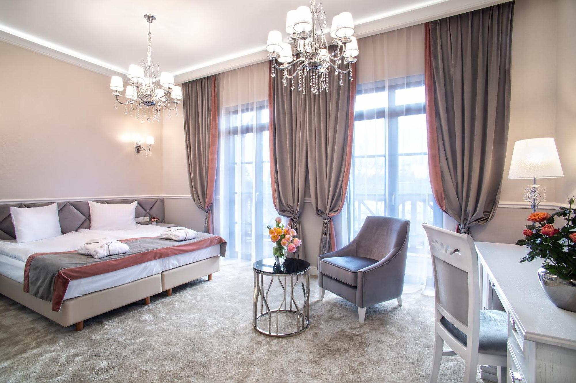 Boutique Odyseja & Spa Ciechocinek Exterior photo A room at the hotel