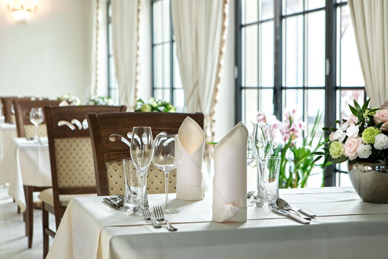 Boutique Odyseja & Spa Ciechocinek Exterior photo A table set for fine dining